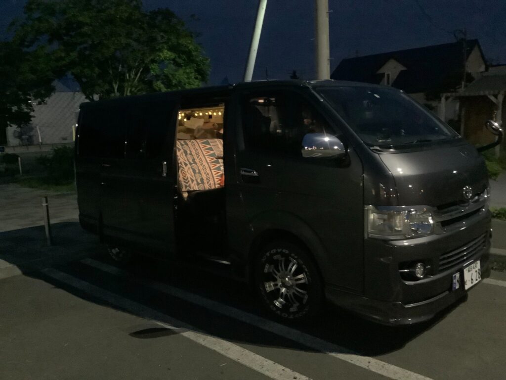ハイエースでの車中泊（夜）