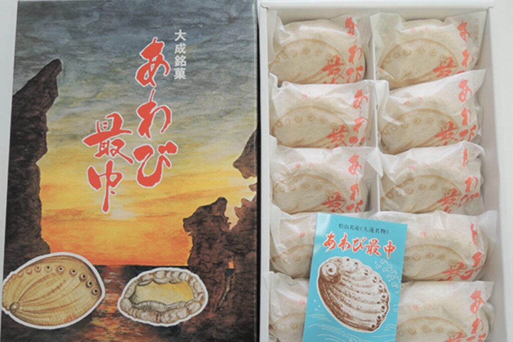 親子熊岩と夕日が描かれたパッケージのあわび最中ギフトセット