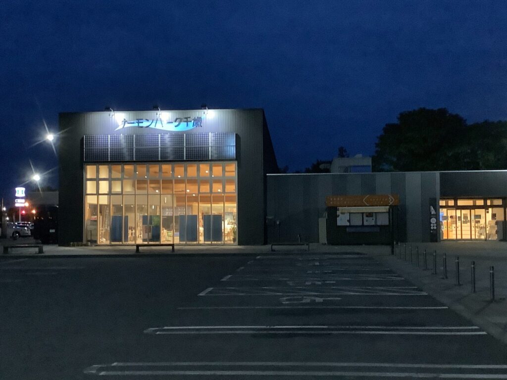 サーモンパーク千歳（夜）